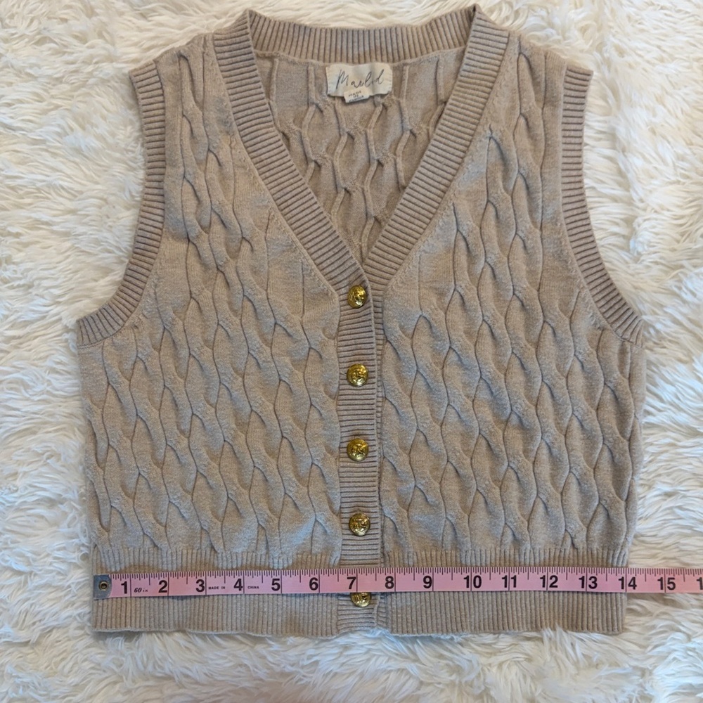 Cable Knit Button-Up Vest - Picture 4 of 4